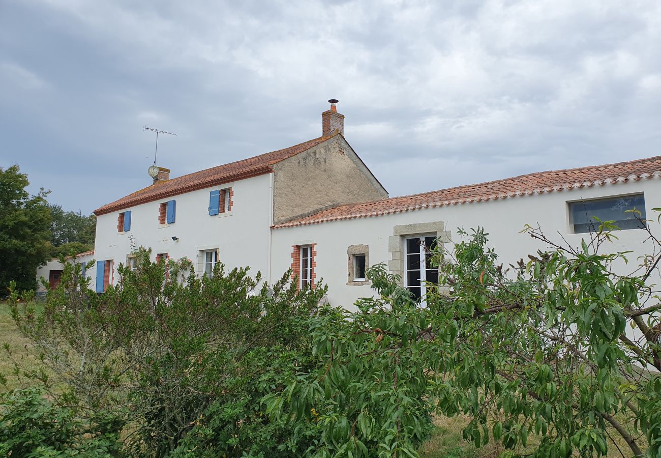 Maison à Saint-Julien-des-Landes - Gîte Les Fragonnettes